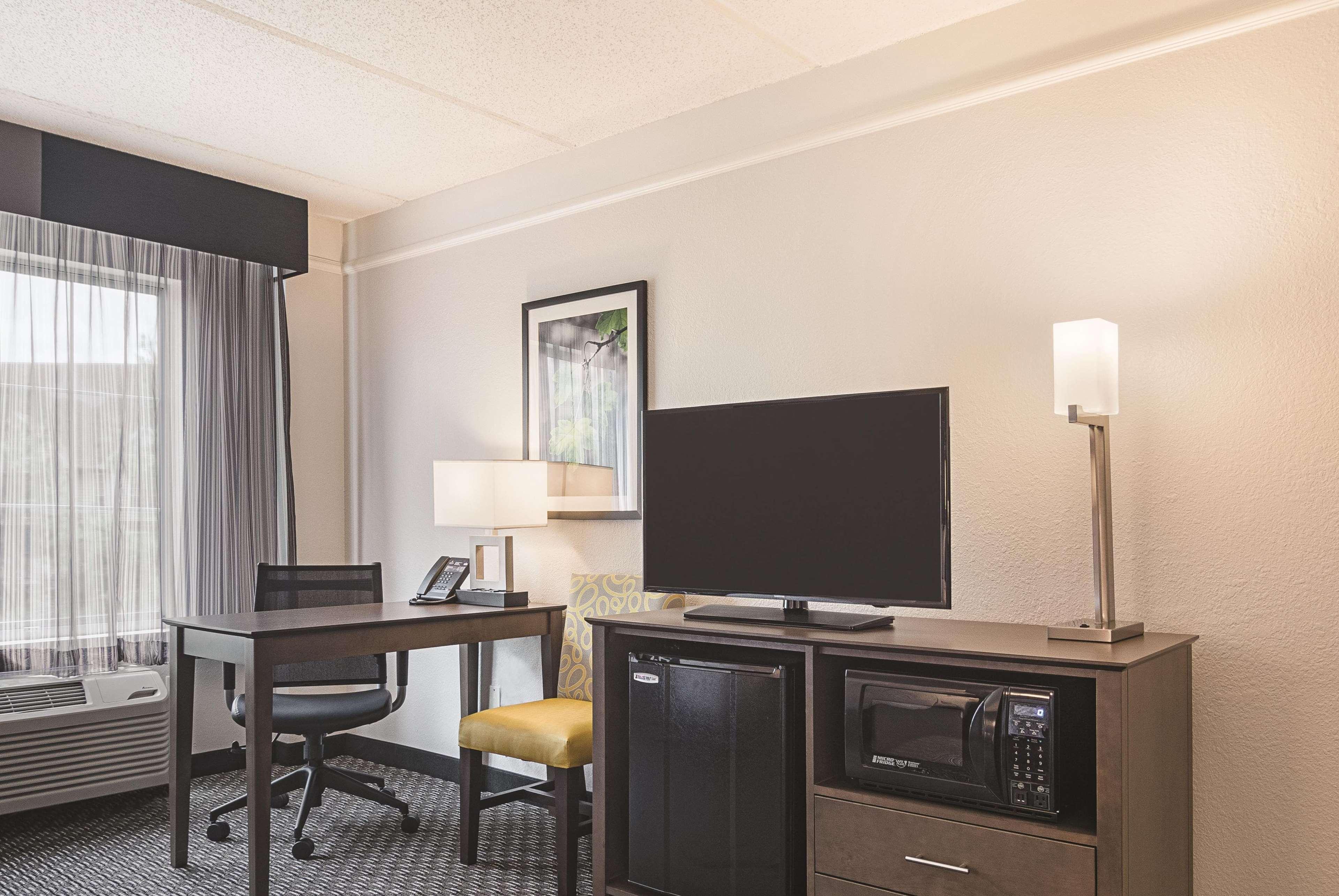 מלון סנדי ספרינגס La Quinta By Wyndham Atlanta Perimeter Medical מראה חיצוני תמונה