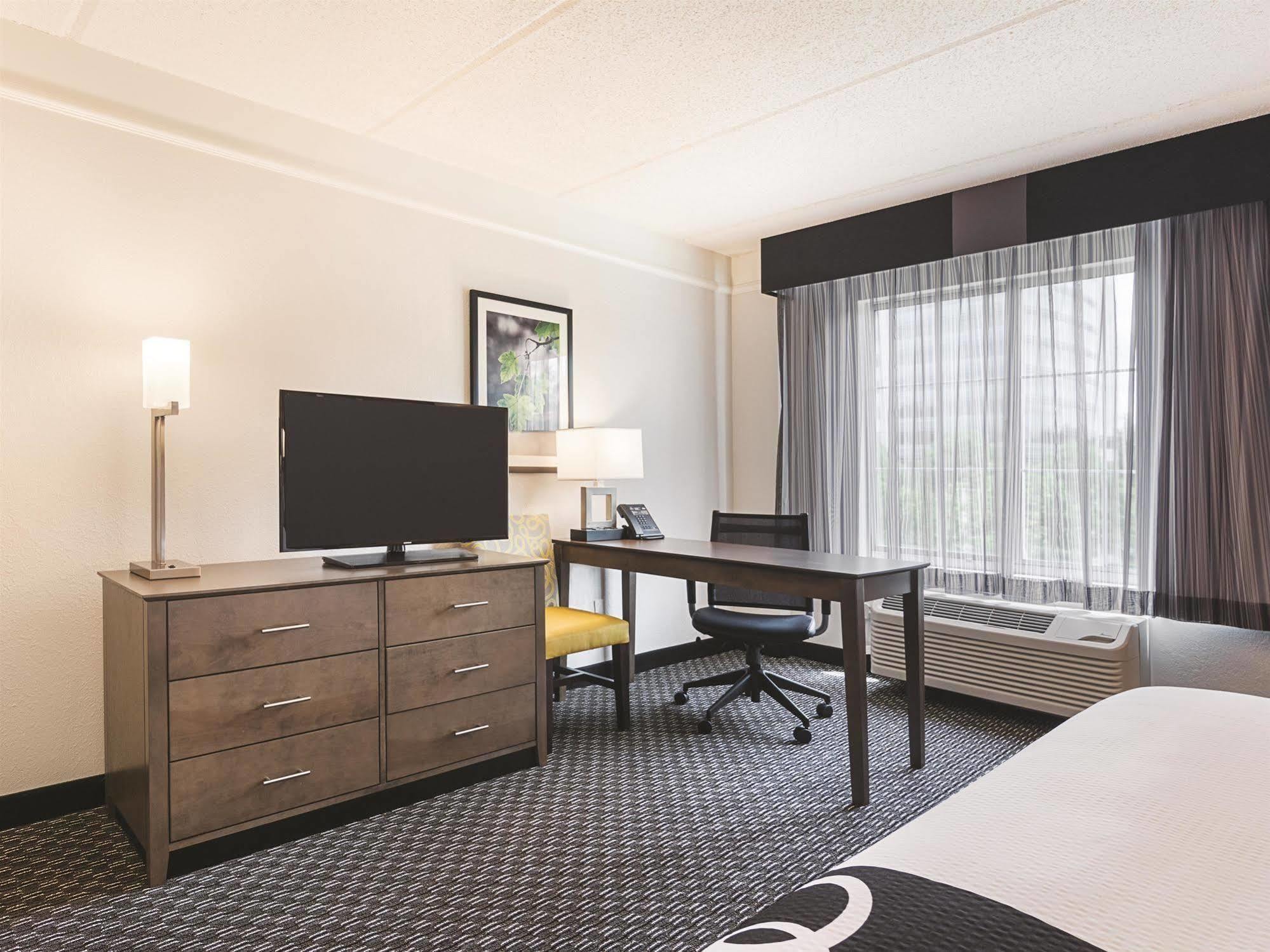 מלון סנדי ספרינגס La Quinta By Wyndham Atlanta Perimeter Medical מראה חיצוני תמונה