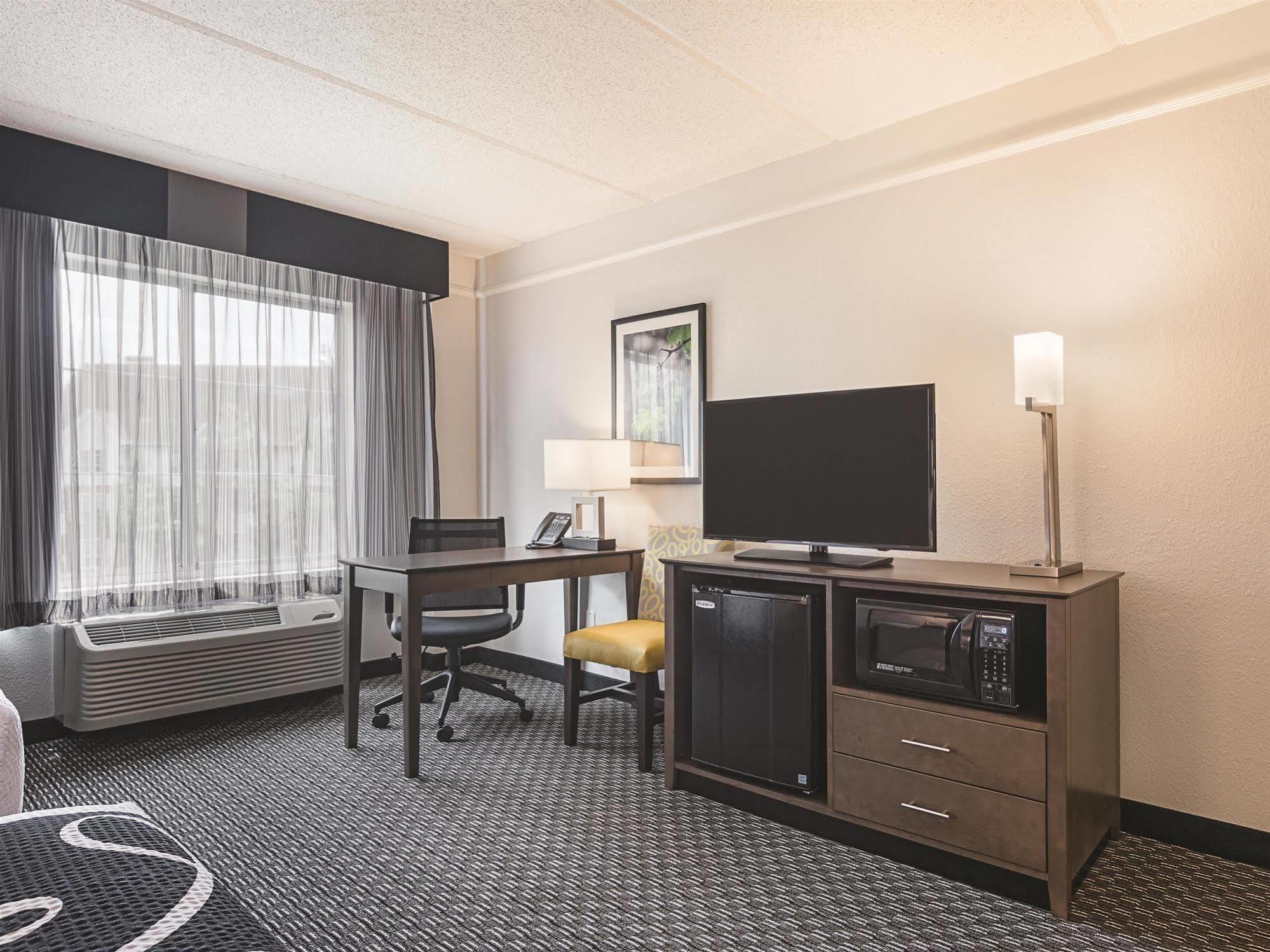 מלון סנדי ספרינגס La Quinta By Wyndham Atlanta Perimeter Medical מראה חיצוני תמונה